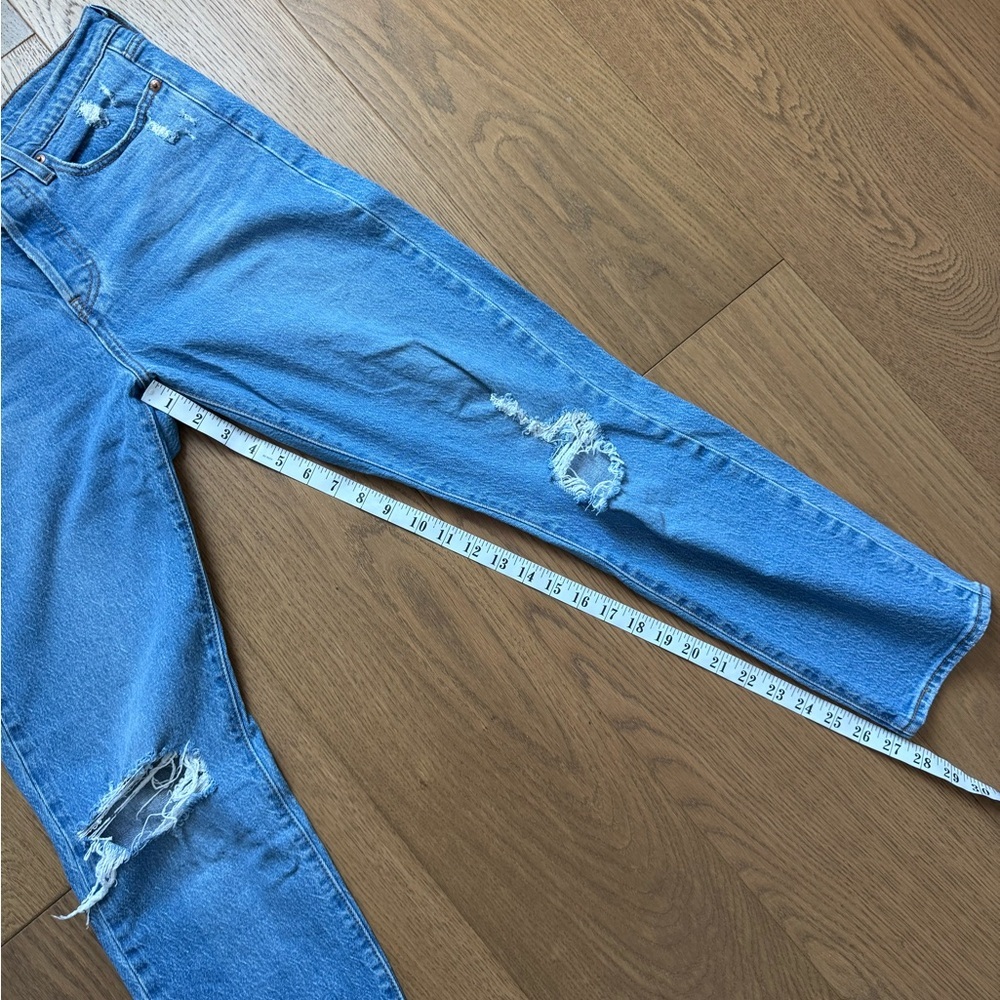 Levi's Wedgie Icon Denim Taper Jeans - Size 28 - EUC - Light Distressed Wash - Picture 7 of 8